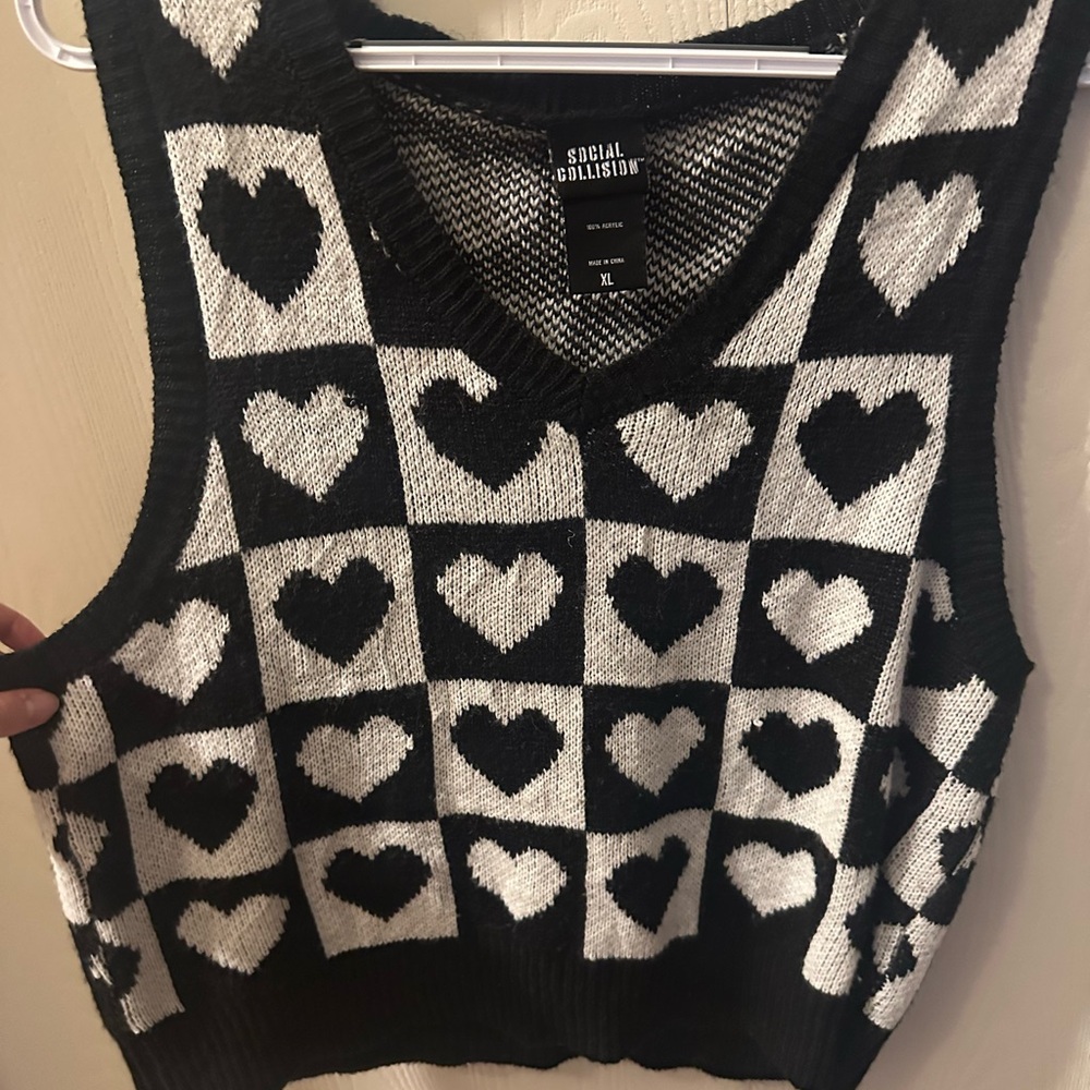 Black & White Heart-Print Knit Tank